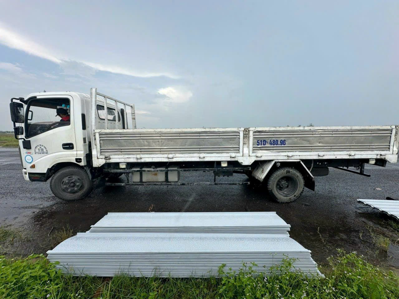 Cho Thuê Xe Tải Chở Hàng Giá Rẻ Tại Bình Dương – Giải Pháp Tiết Kiệm Cho Doanh Nghiệp