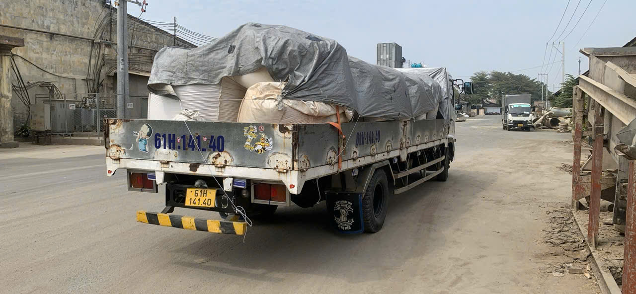 Xe Tải Chở Hàng Thuê Giá Rẻ Tại Huyện Hóc Môn 3