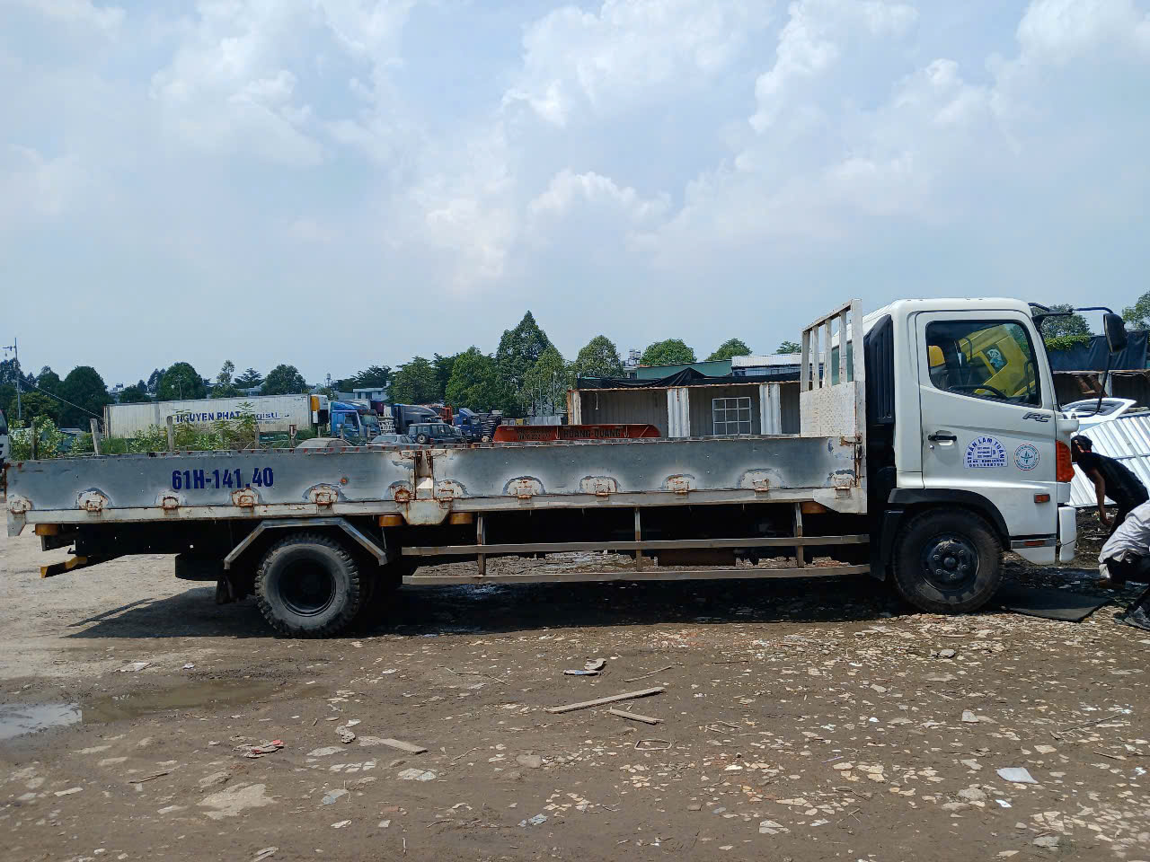 Liên hệ Duy Nam để được tư vấn thuê Xe tải thùng lửng chở hàng thuê khu vực Quận 12 Huyện Hóc Môn