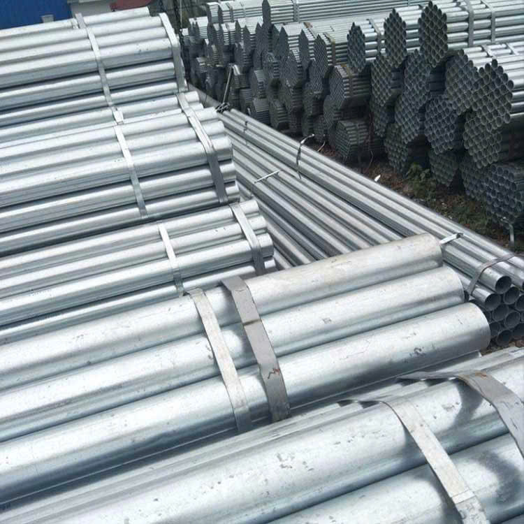 Đa dạng các loại ống thép nhúng nóng có kích thước, độ dày khác nhau