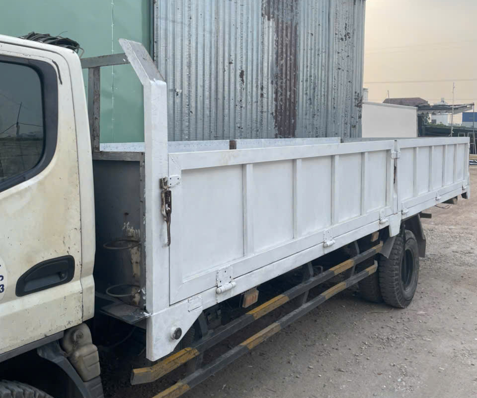 Xe tải chở hàng tại KCN Sóng Thần