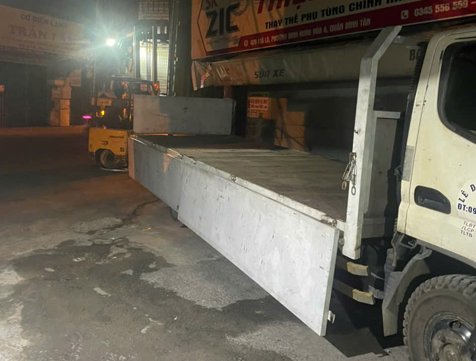 Xe Tải Chở Hàng Thuê Khu Vực Dĩ An Uy Tín Và Giá Rẻ