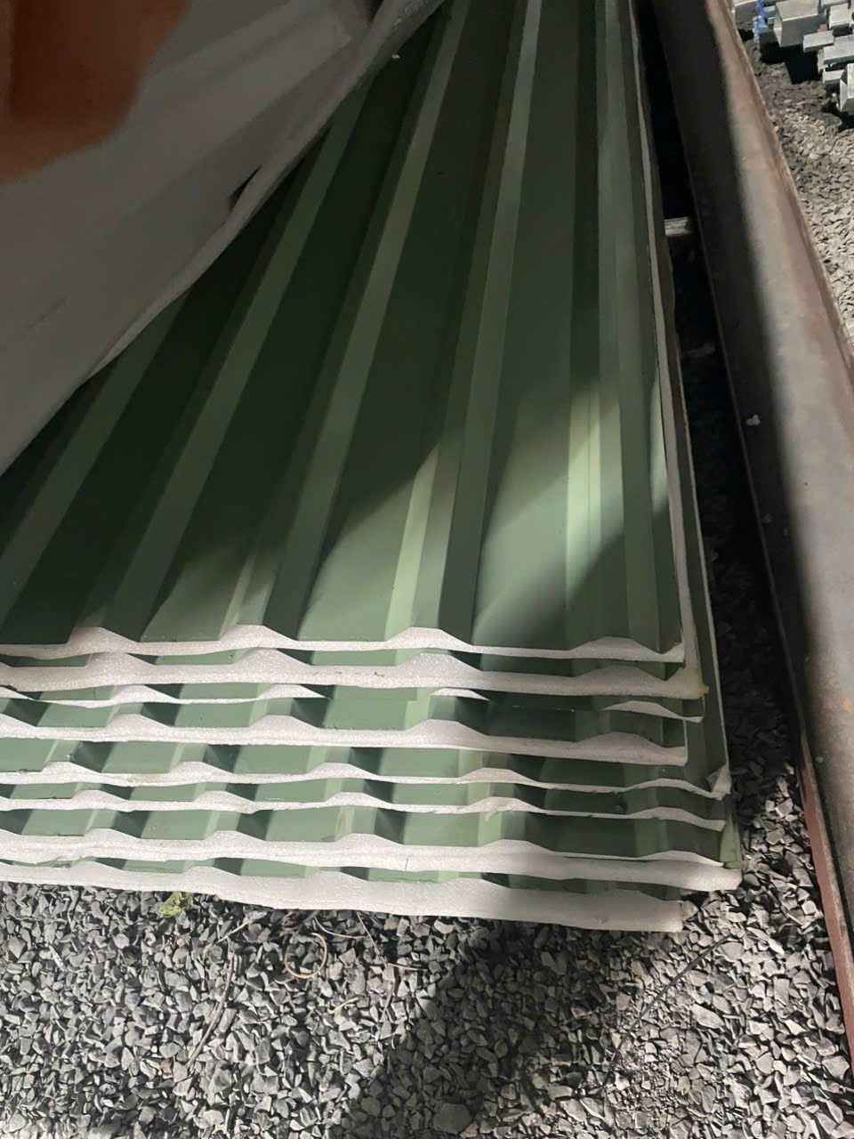 Nhu cầu sử dụng tôn cách nhiệt cũ ngày càng lớn