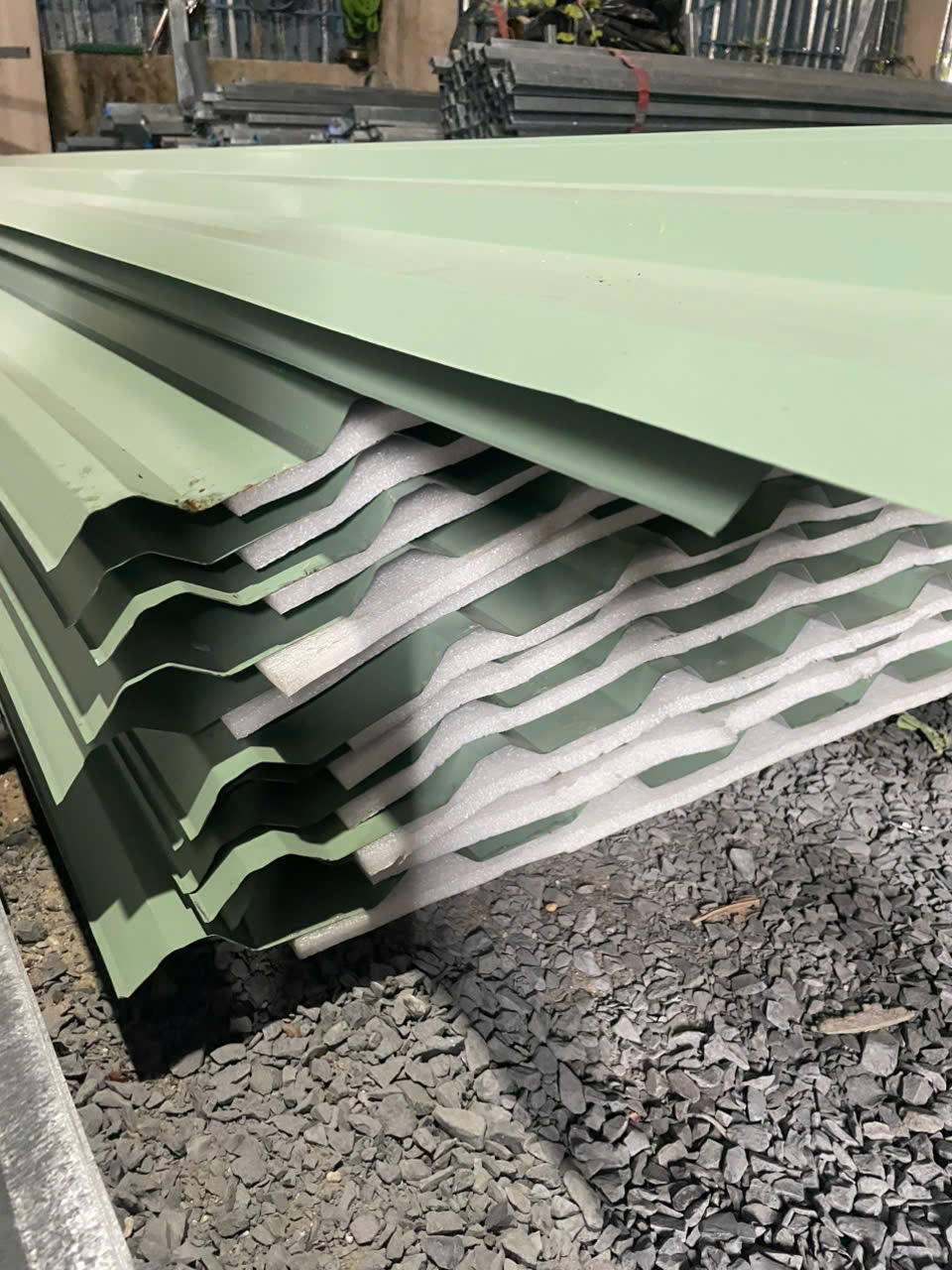 Bản chất của mua tôn cách nhiệt thanh lý là gì?