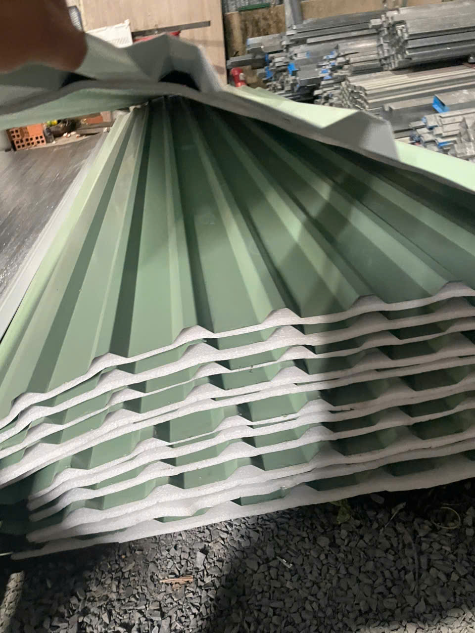 Nhu cầu tìm kho tôn giá rẻ ngày càng tăng