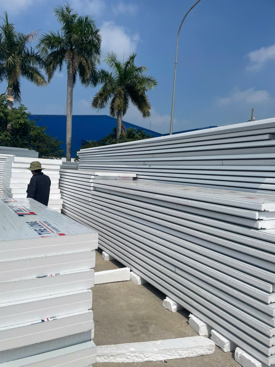 Tấm Panel EPS Thanh Lý Giá Rẻ 100k – Lựa Chọn Tối ưu Cho Công Trình Tiết Kiệm
