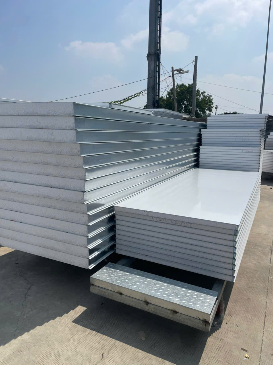 Nhu cầu tìm mua panel cách nhiệt cũ ngày càng cao