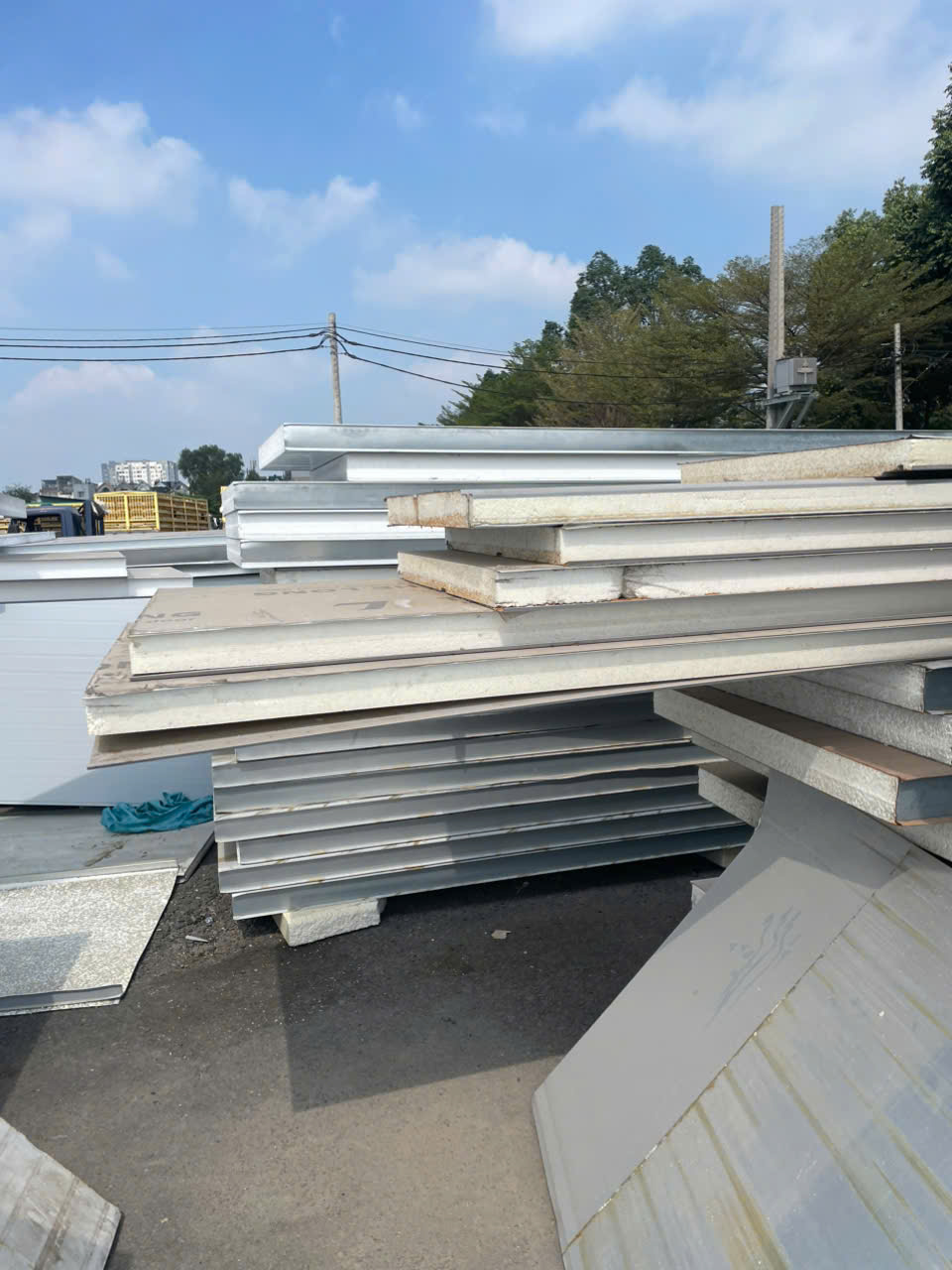 Tấm Panel EPS Cách Nhiệt Cũ Thanh Lý Giá Rẻ – Giải Pháp Tiết Kiệm Cho Công Trình