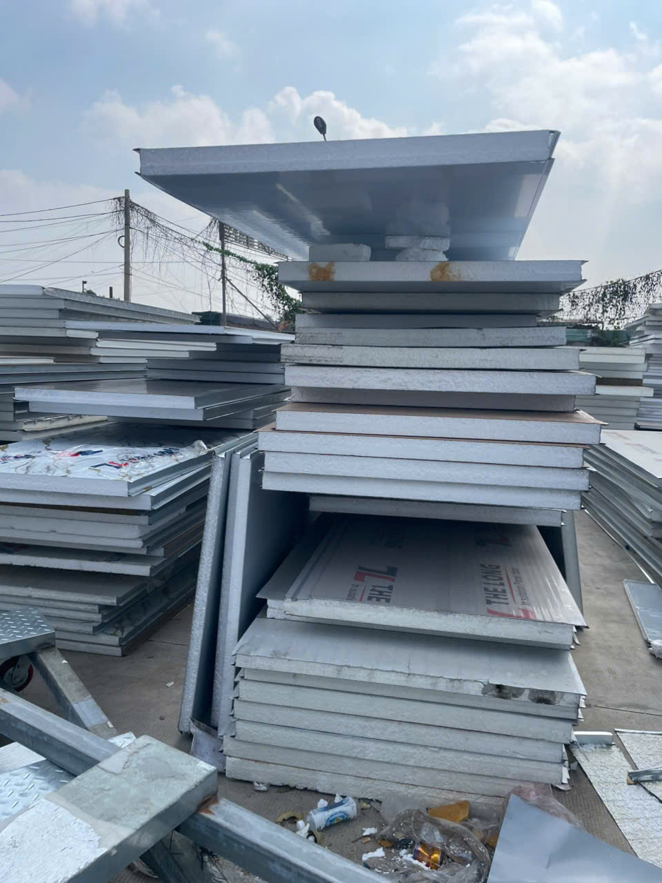Tấm Panel EPS Cũ Thanh Lý Giá Rẻ Tại TPHCM – Giải Pháp Tiết Kiệm Cho Công Trình